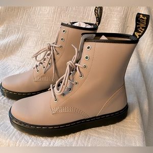 🆕 Doc Martens 8 hole combat boot